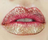 une jolie bouche grâce aux injections d'acide hyaluronique et de PRP